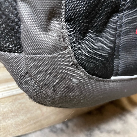 Oakley Backpack - Picture 8 of 8